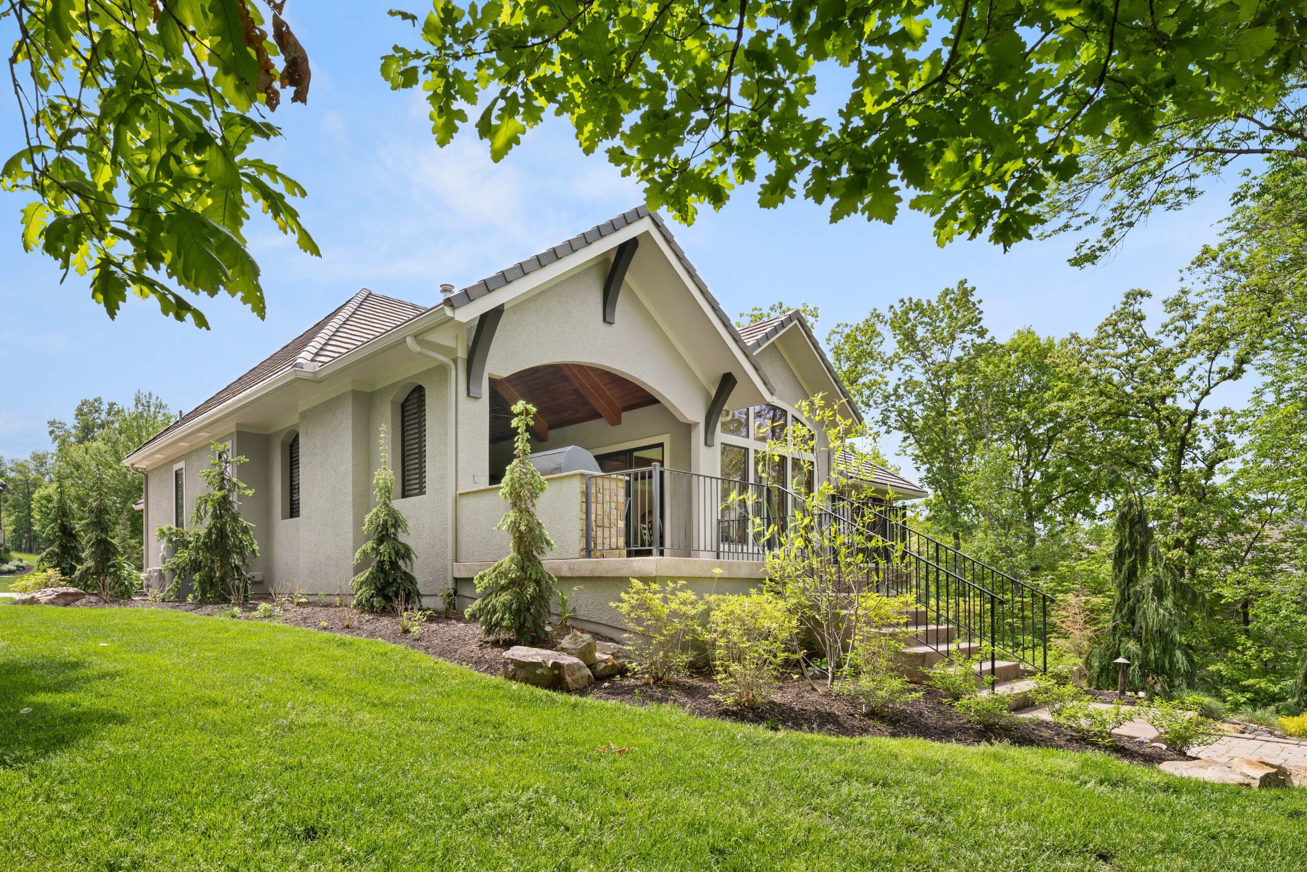Landscaping tips for selling your home faster and for more money - Malfer & Associates, Kansas City Real Estate